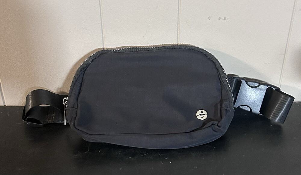 HALARA Logo Casual Waist Bag Black Crossbody Belt Bag Nylon Silver Logo NEW